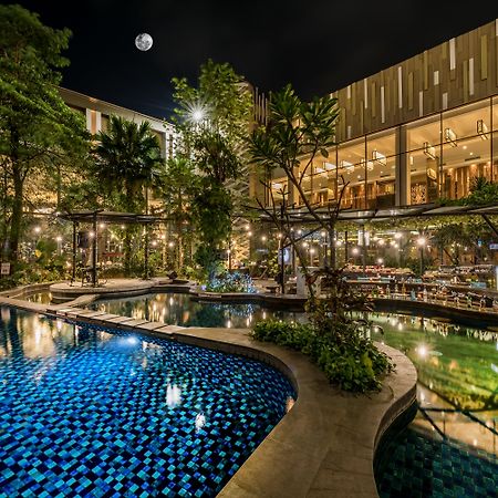 Holiday Inn Cikarang Jababeka By Ihg Buitenkant foto