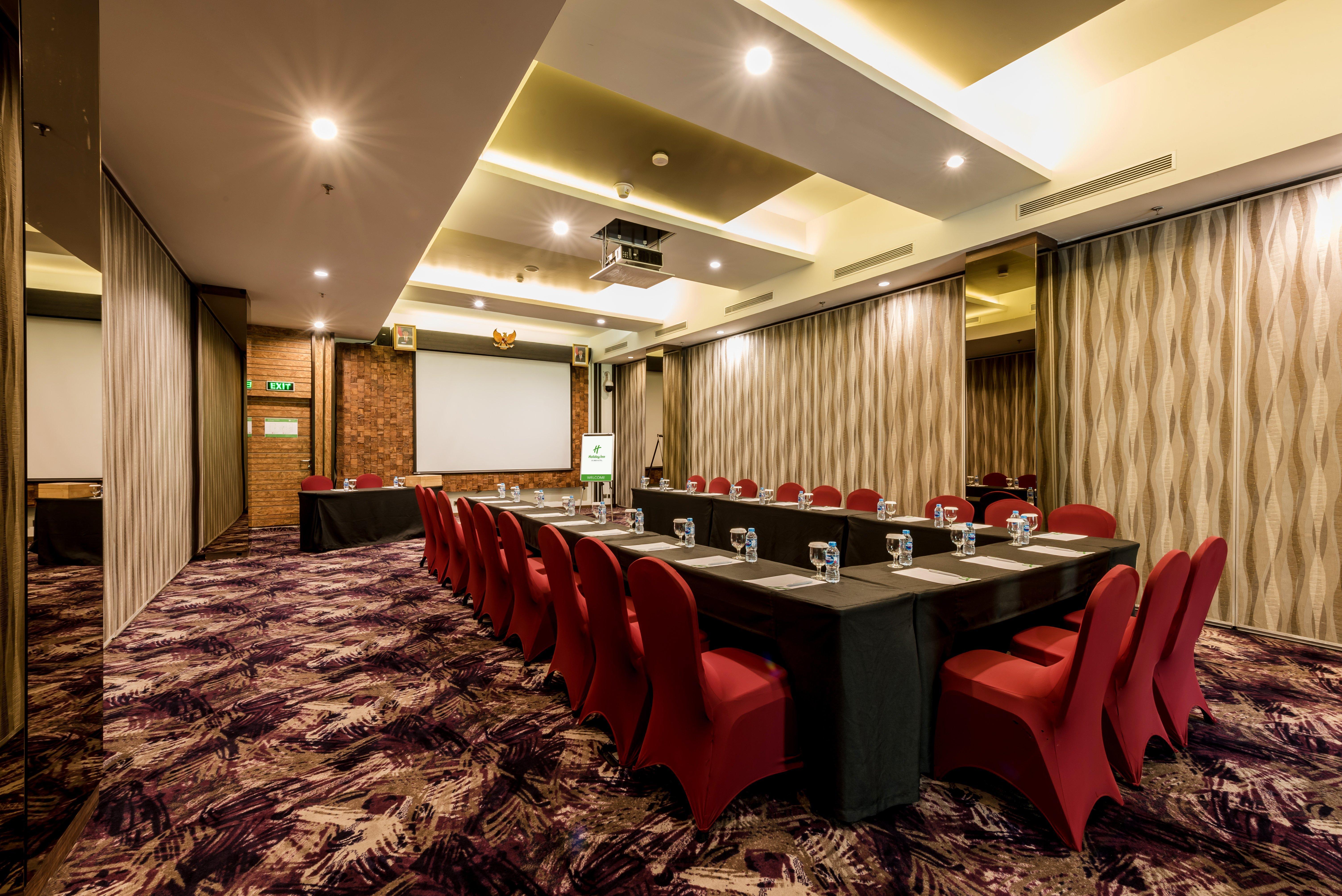 Holiday Inn Cikarang Jababeka By Ihg Buitenkant foto