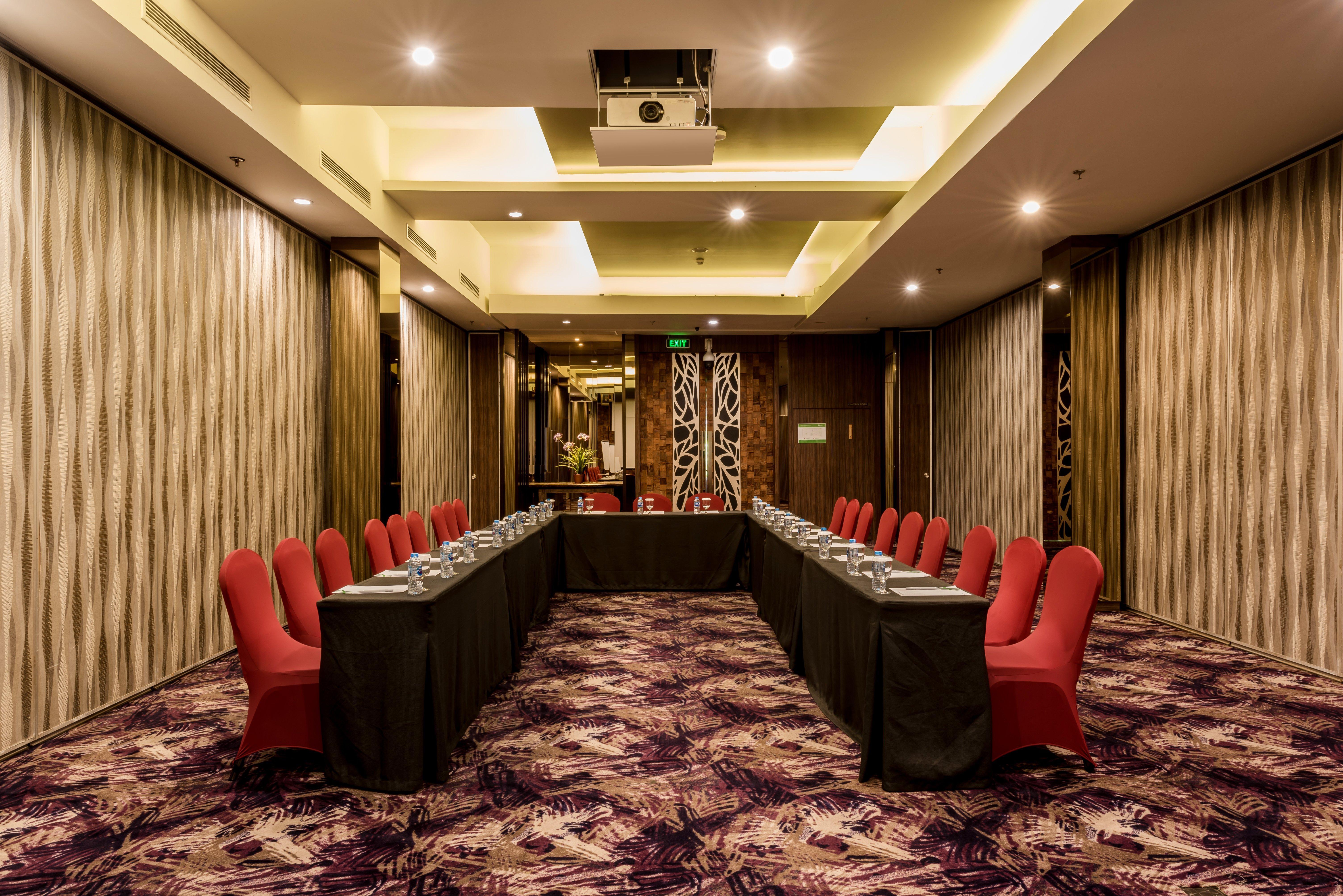 Holiday Inn Cikarang Jababeka By Ihg Buitenkant foto