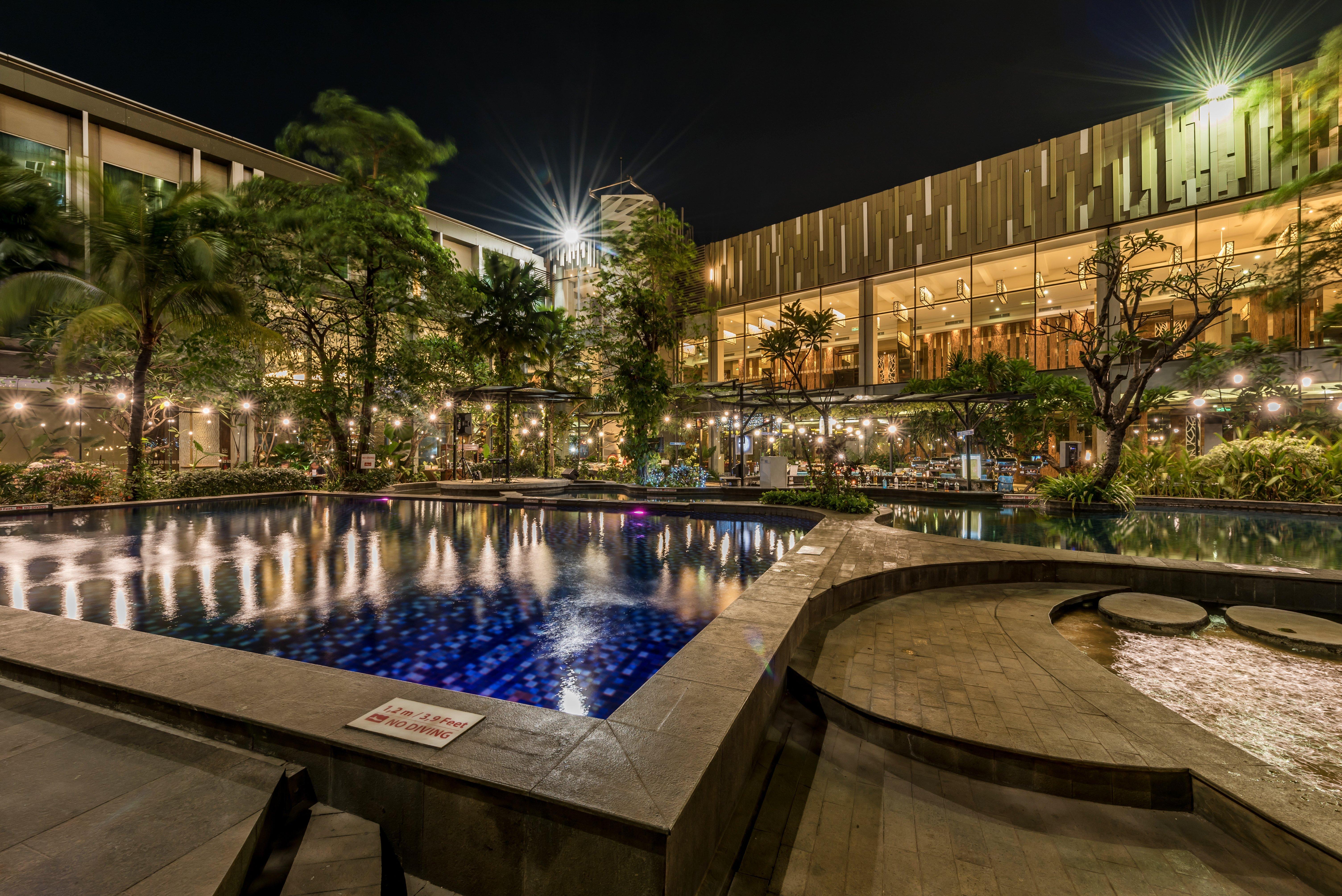 Holiday Inn Cikarang Jababeka By Ihg Buitenkant foto