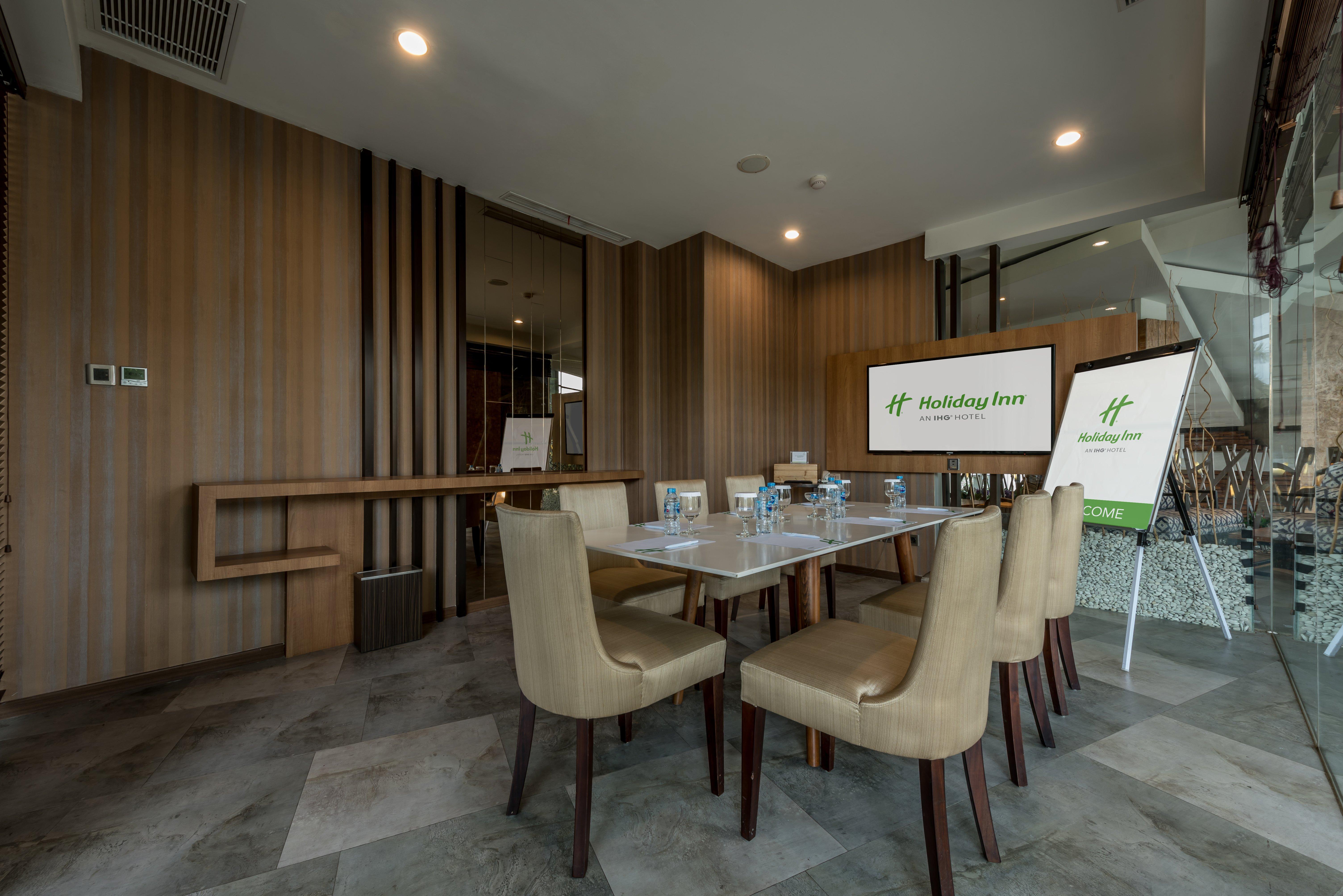 Holiday Inn Cikarang Jababeka By Ihg Buitenkant foto