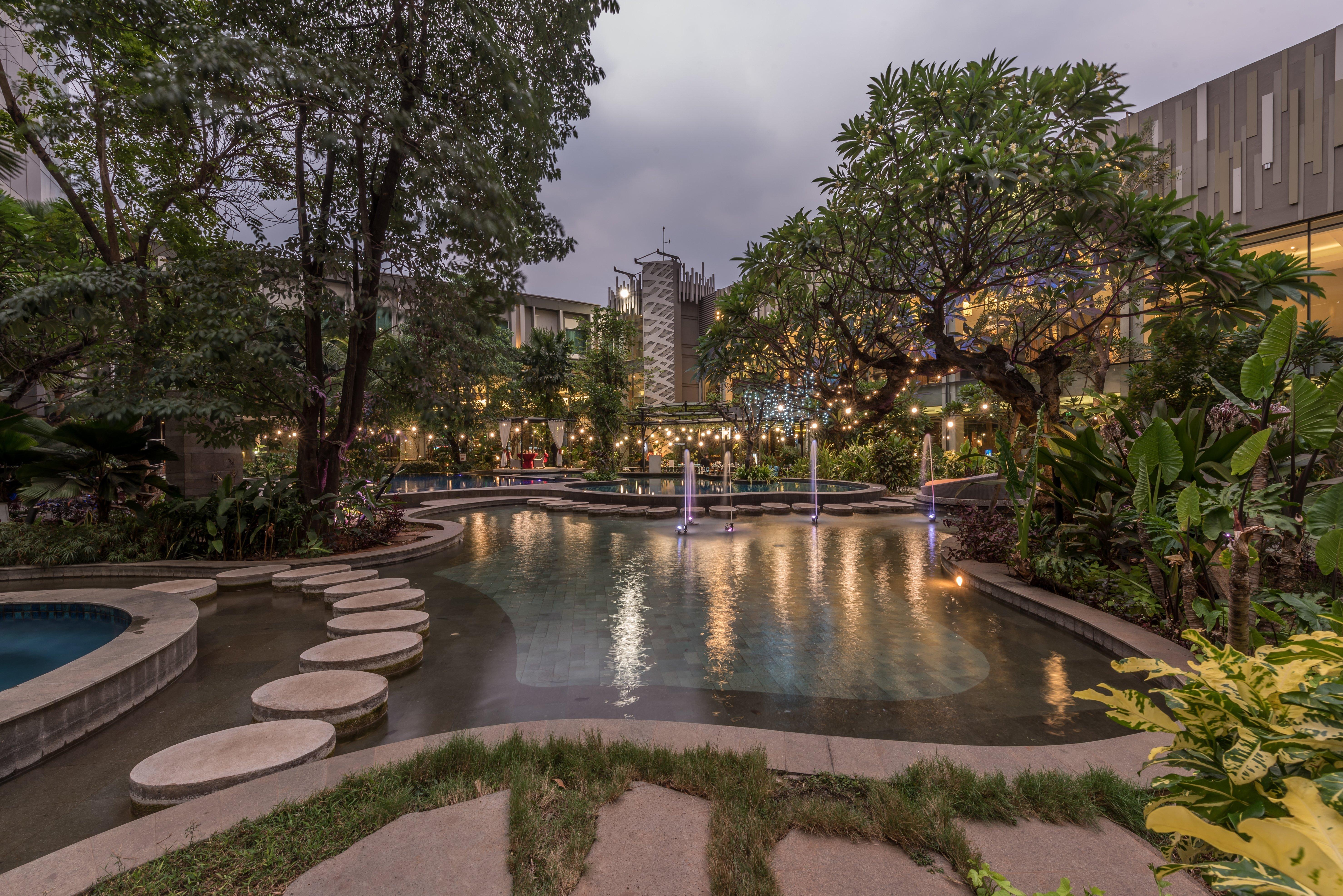 Holiday Inn Cikarang Jababeka By Ihg Buitenkant foto