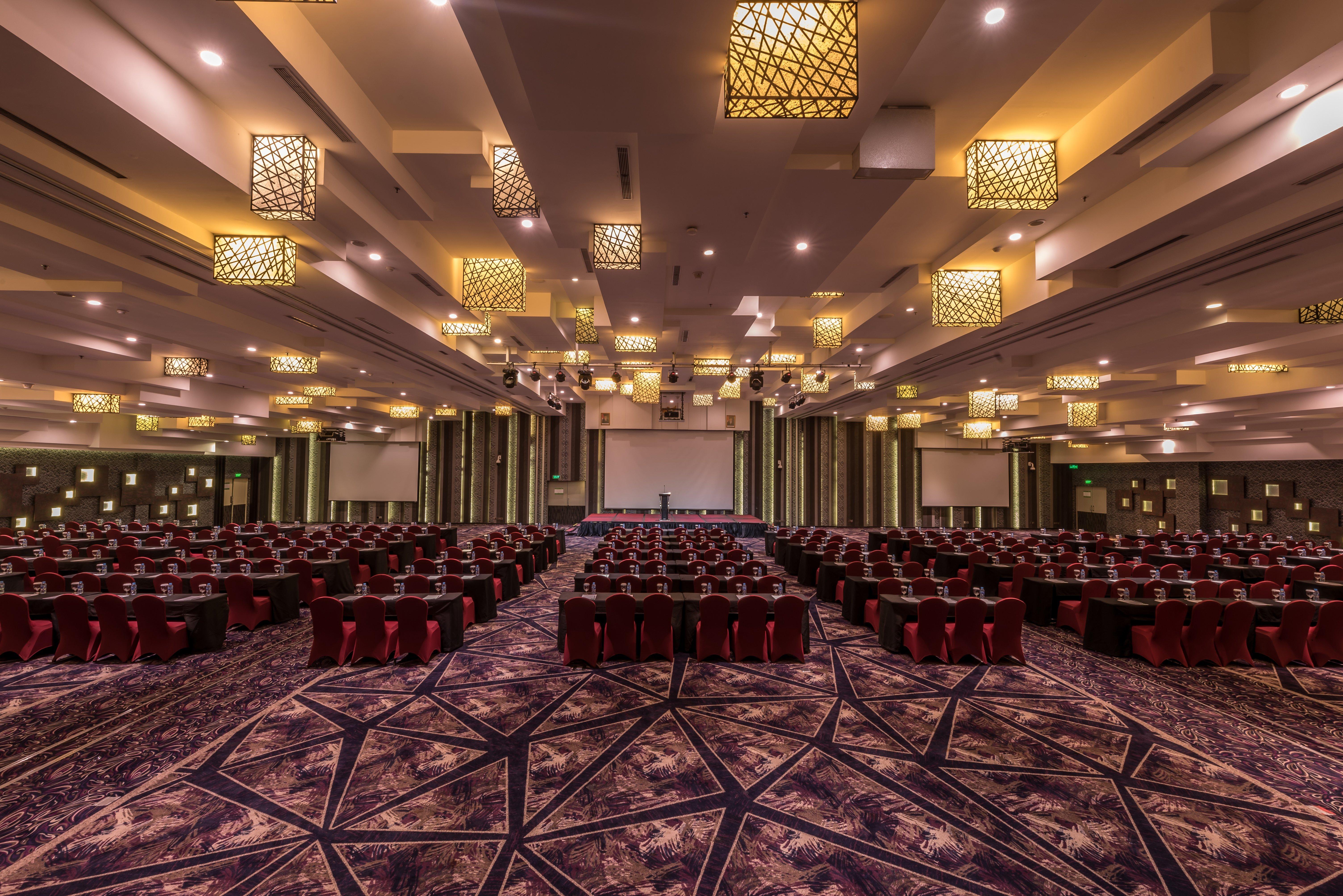 Holiday Inn Cikarang Jababeka By Ihg Buitenkant foto