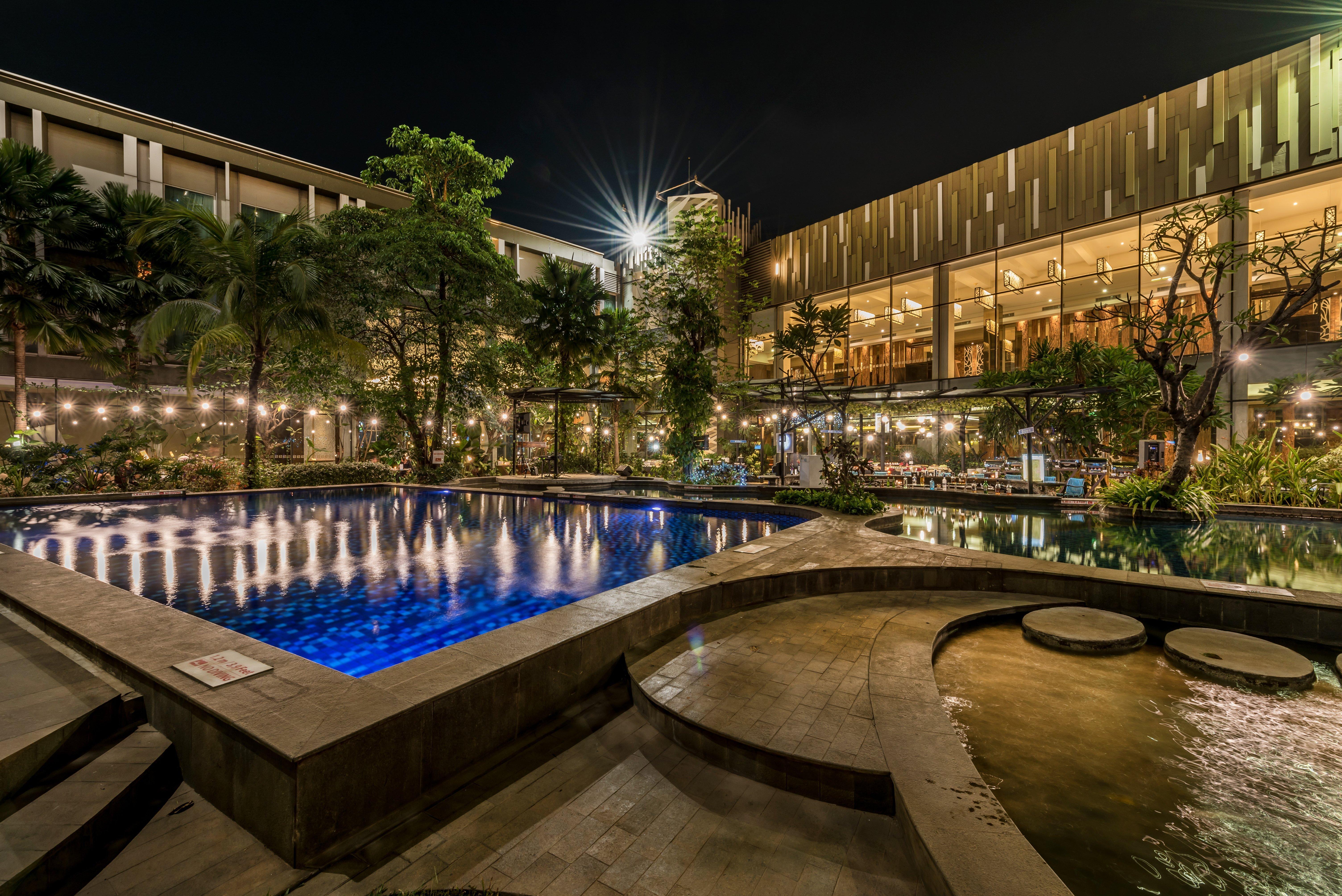 Holiday Inn Cikarang Jababeka By Ihg Buitenkant foto