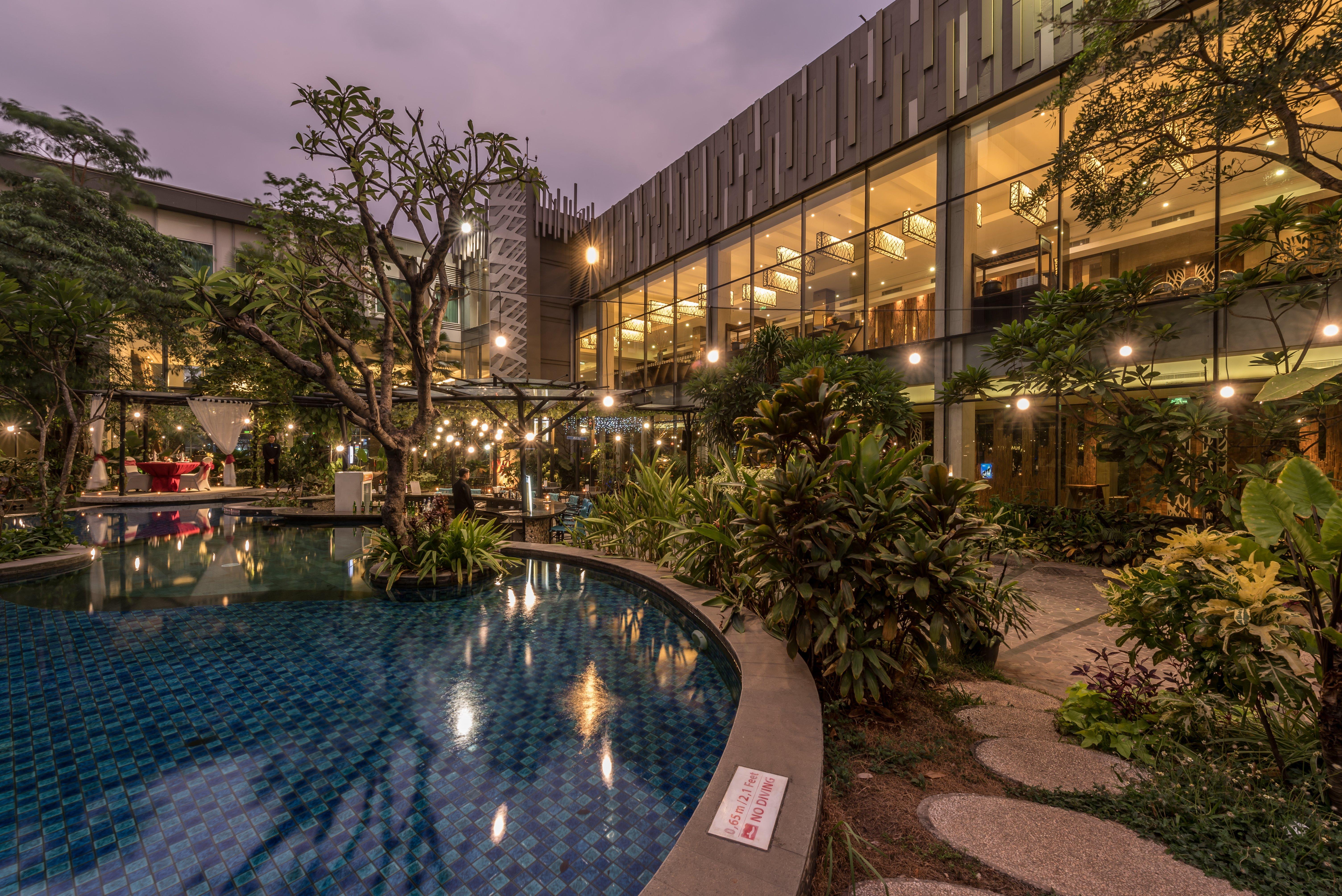 Holiday Inn Cikarang Jababeka By Ihg Buitenkant foto
