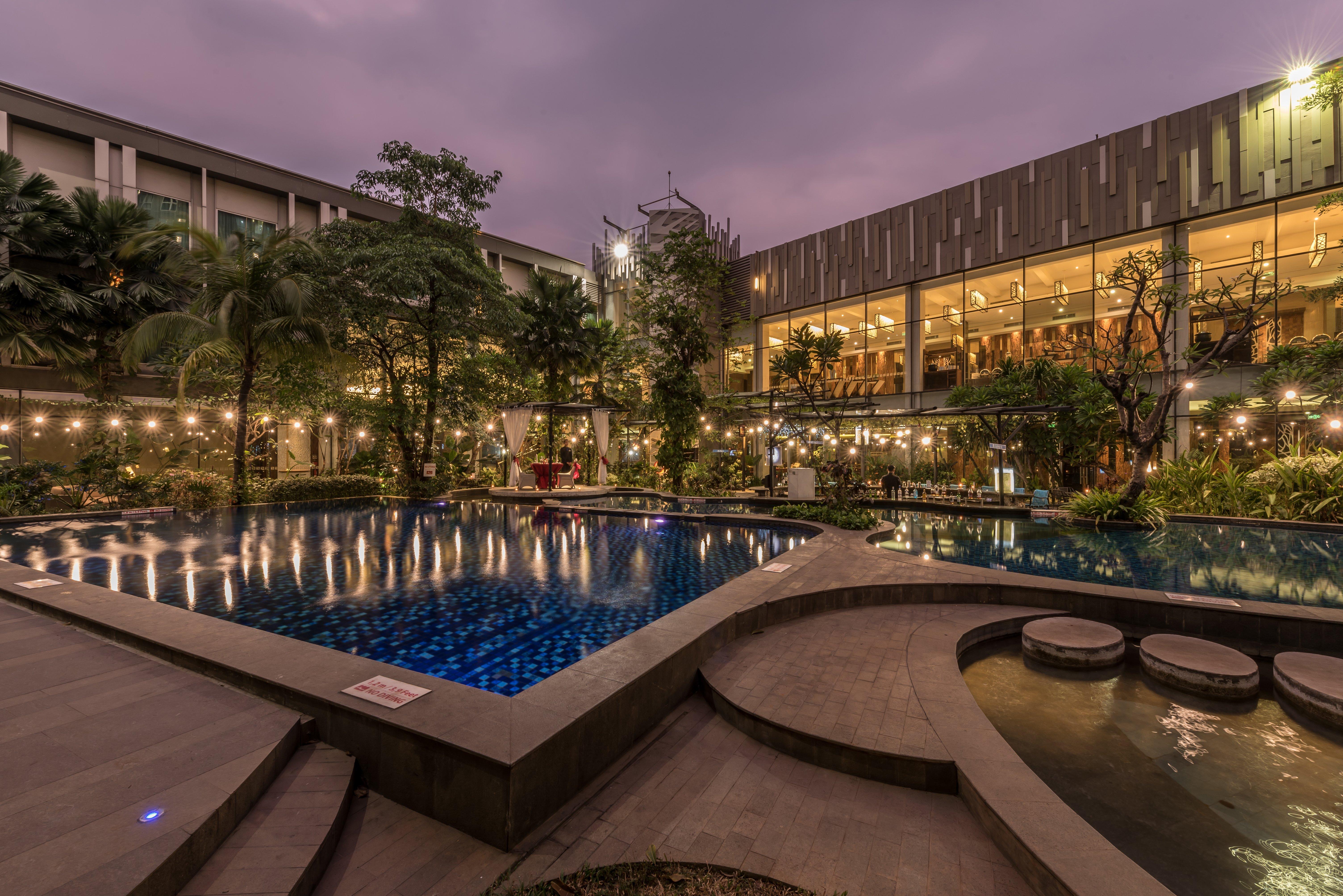 Holiday Inn Cikarang Jababeka By Ihg Buitenkant foto