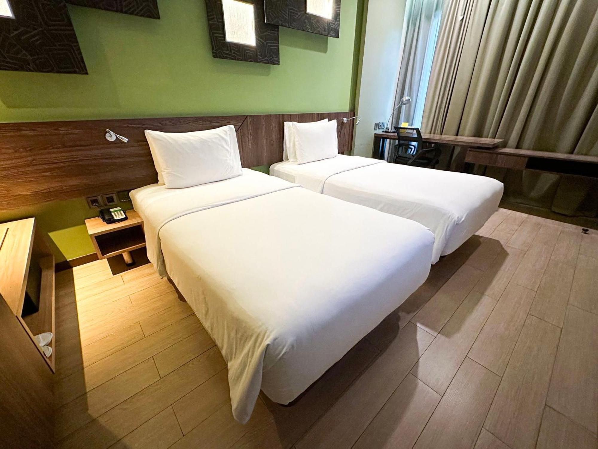 Holiday Inn Cikarang Jababeka By Ihg Buitenkant foto